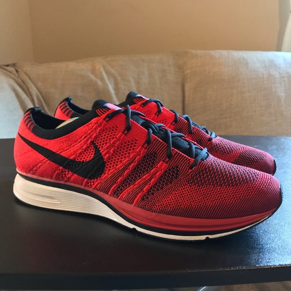 nike flyknit trainer red black